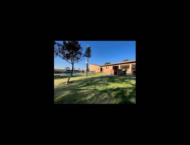 3 BEDROOM TOWNHOUSE FOR SALE IN KOSMOSDAL